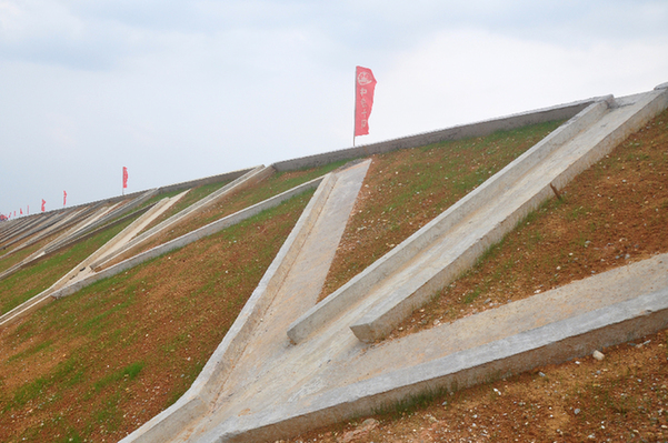 ���ٹ�·��·��߅�¼ӹ�������ʩ